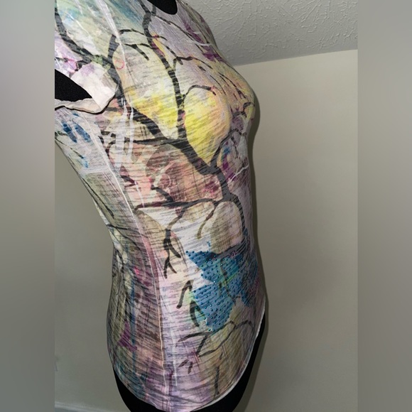 Multi color t-shirt. Perfect for summer wear. - Picture 3 of 4